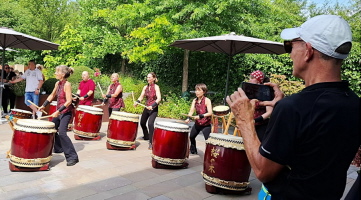 Programm-Er&ouml;ffnung mit den Taiko-Trommlerinnen