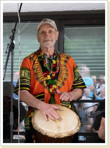 Reinhard, Djembespieler mit Wumms Reinhard, Djembespieler mit Wumms