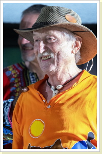 Michael, Vorsitzender Freunde Afrika e.V. , Koordinatorr der Trommelgruppe und Organisator des Festivals, begeisterter Djembespieler Michael, Vorsitzender Freunde Afrika e.V. , Koordinatorr der Trommelgruppe und Organisator des Festivals, begeisterter Djembespieler